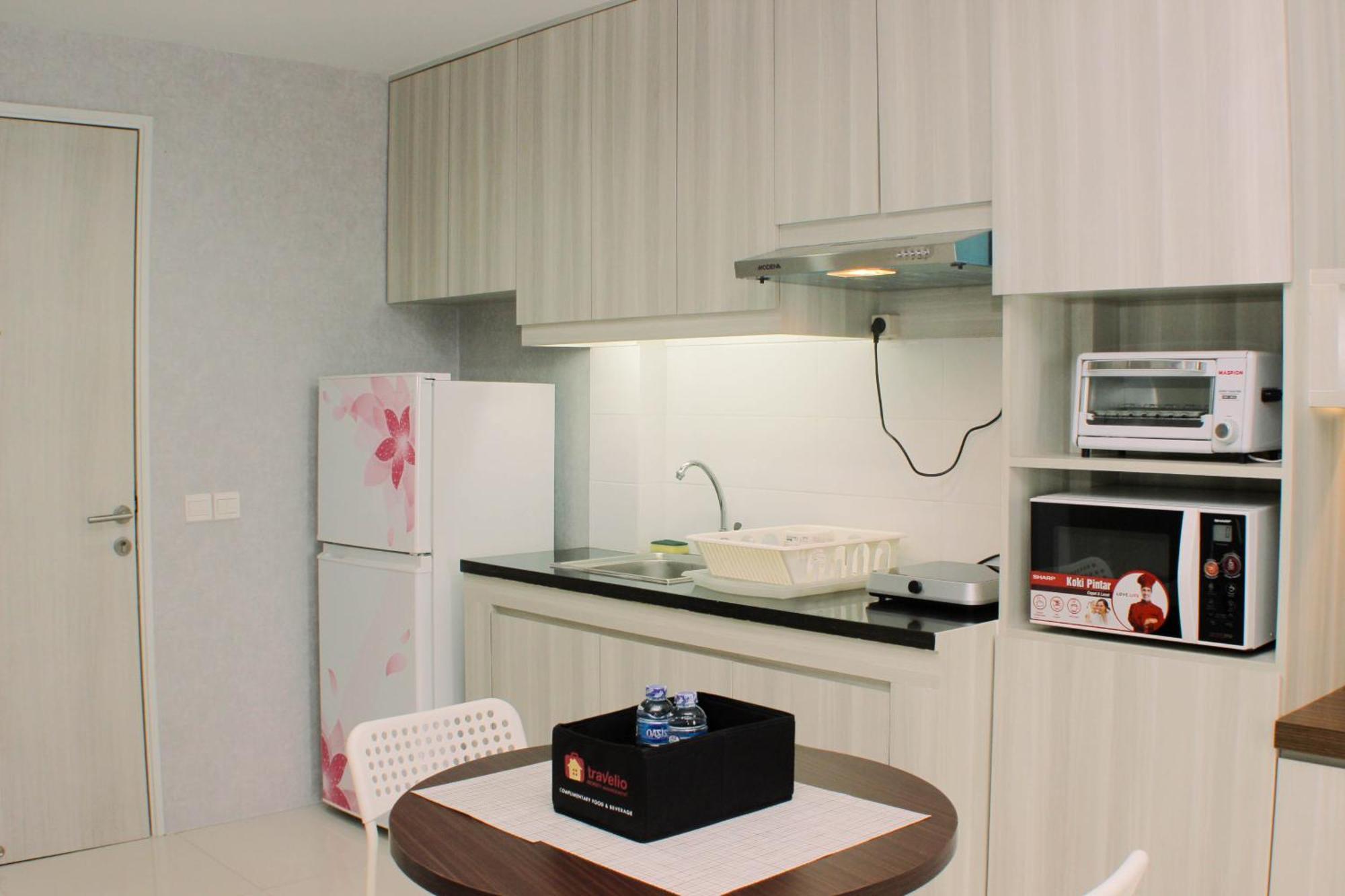 Big And Cozy At Azalea By Travelio * Bekasi