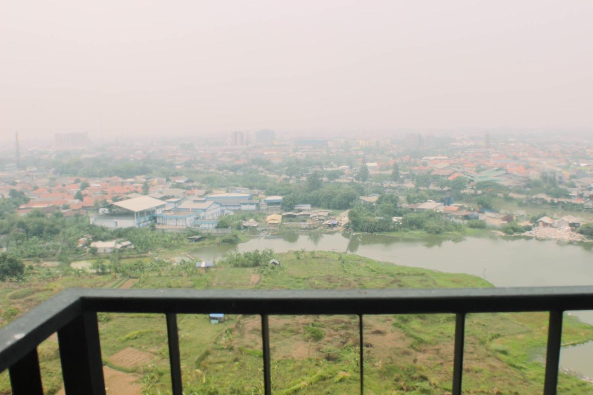 Apartemen Big And Cozy At Azalea By Travelio Bekasi