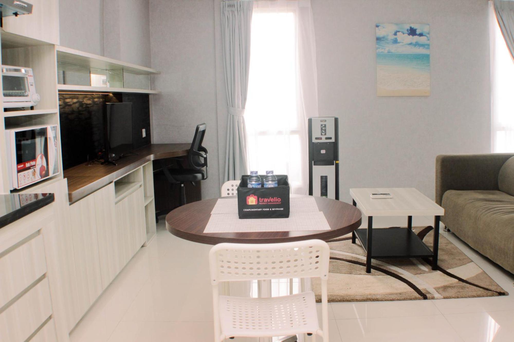 Big And Cozy At Azalea By Travelio Apartemen